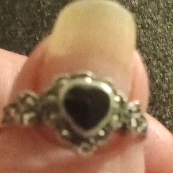 Vintage 925 Sterling Silver Heart Ring Size 6 1/2 black onyx - Picture 2 of 5